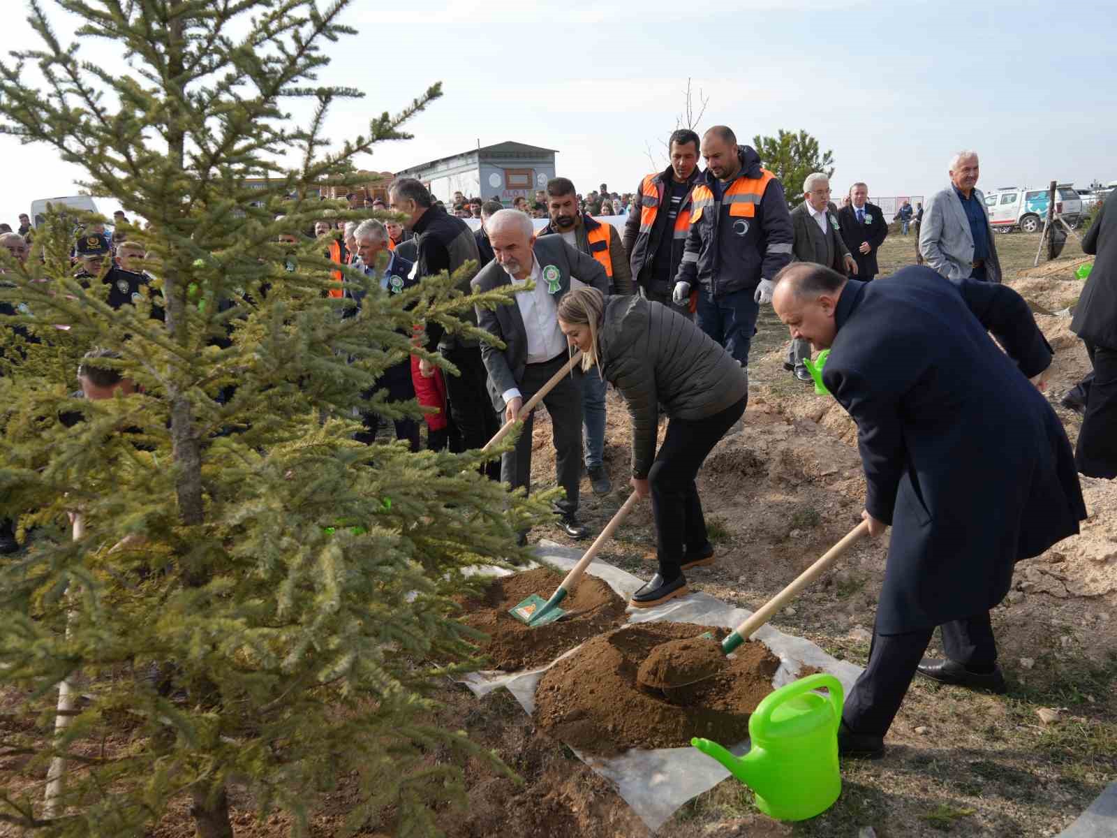 KASTAMONU’DA 11 KASIM MİLLİ AĞAÇLANDIRMA GÜNÜ ÇERÇEVESİNDE DÜZENLENEN ETKİNLİKTE, ORMANLARI