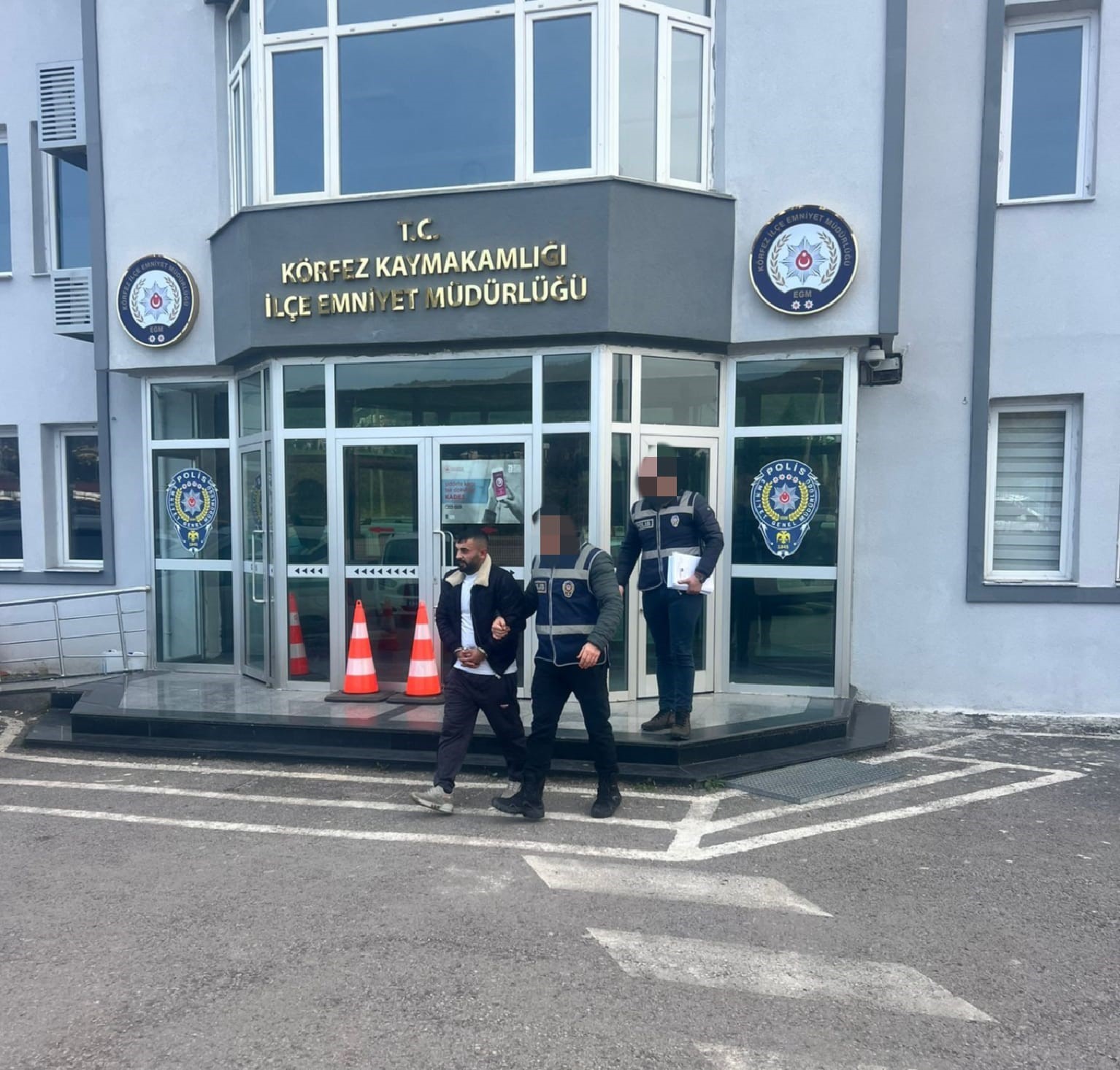 KOCAELİ'DE HAKKINDA 20 FARKLI SUÇTAN YAKALAMA KARARI BULUNAN VE TOPLAMDA