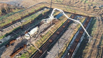 1983 YILINDA İSTANBUL'DA 3 KİŞİLİK EKİPLE OFİS VE OYUNCU KOLTUKLARI