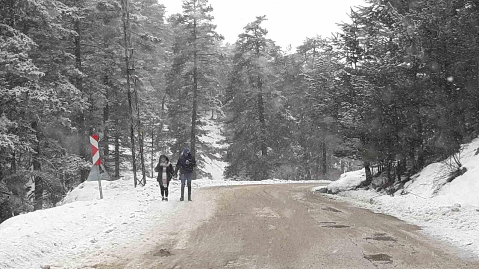 BOLU’NUN DOĞA HARİKASI ABANT GÖLÜ MİLLİ PARKI’NDA KAR YAĞIŞI BAŞLADI.