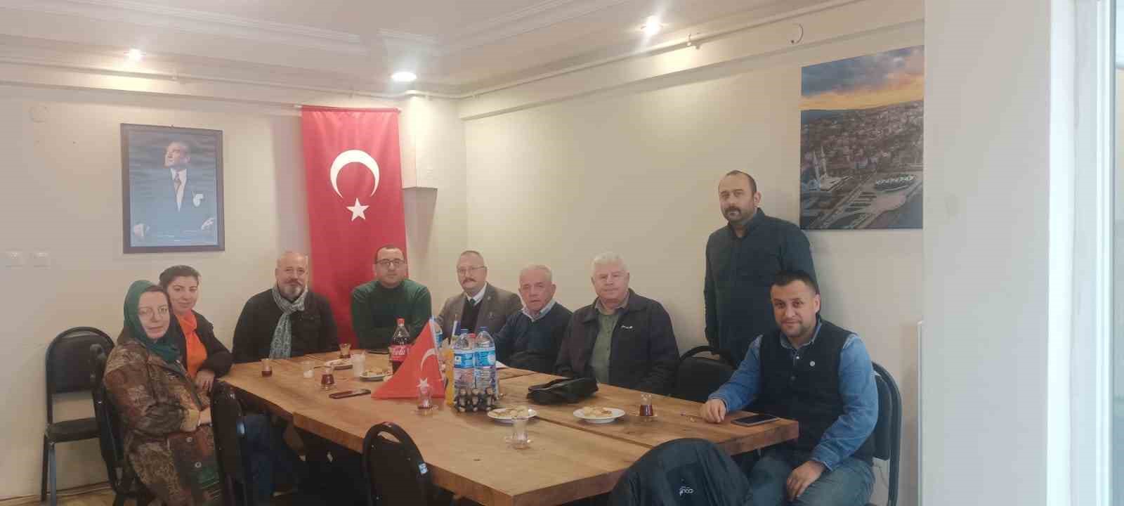 DÜZCE’NİN AKÇAKOCA İLÇESİNDE KURULAN AKÇAKOCA LİSESİ MEZUNLARI DERNEĞİ YÖNETİMİ SİYASİ
