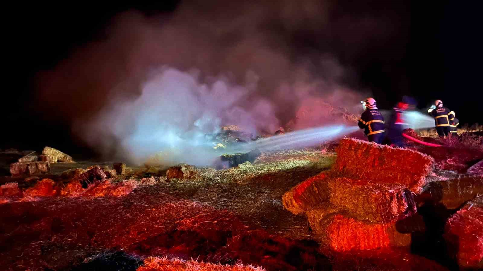 KASTAMONU’NUN TOSYA İLÇESİNDE BİLİNMEYEN SEBEPLE ÇIKAN YANGINDA 500 BALYA SAMAN