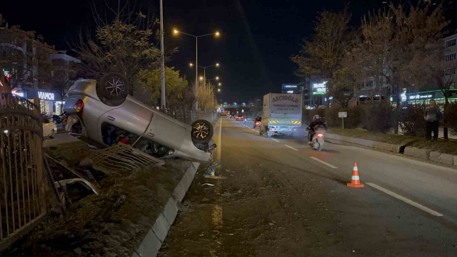 Alkollü sürücünün kullandığı otomobil tellere çarpıp ters döndü: 1 yaralı