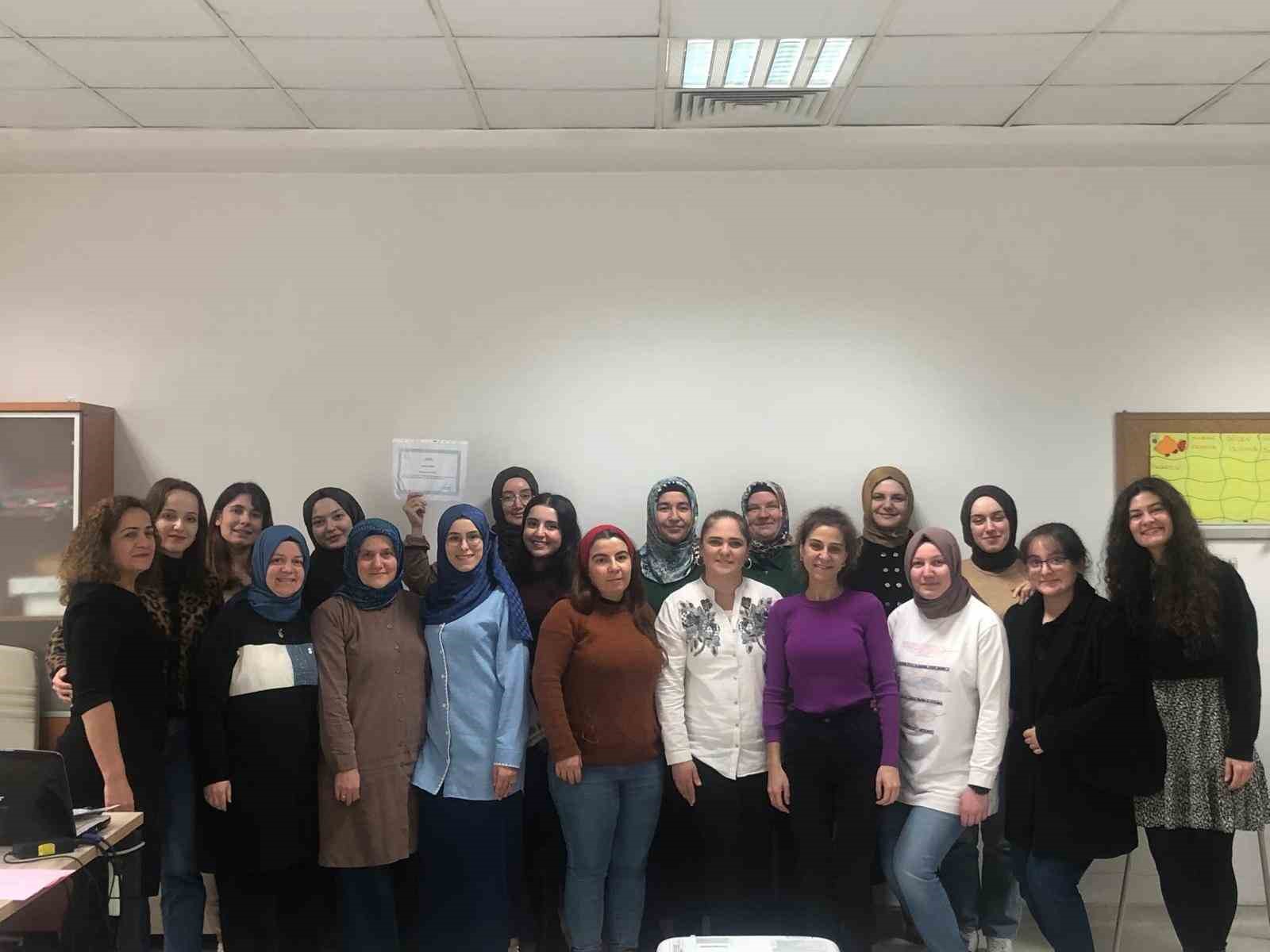 DÜZCE SAĞLIK MÜDÜRLÜĞÜ TARAFINDAN DÜZENLENEN EĞİTİMDE 16 HEKİM, EBE VE