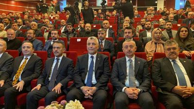 KOCAELİ'DE İŞ DÜNYASI İLE BİR ARAYA GELEN TİCARET BAKANI ÖMER