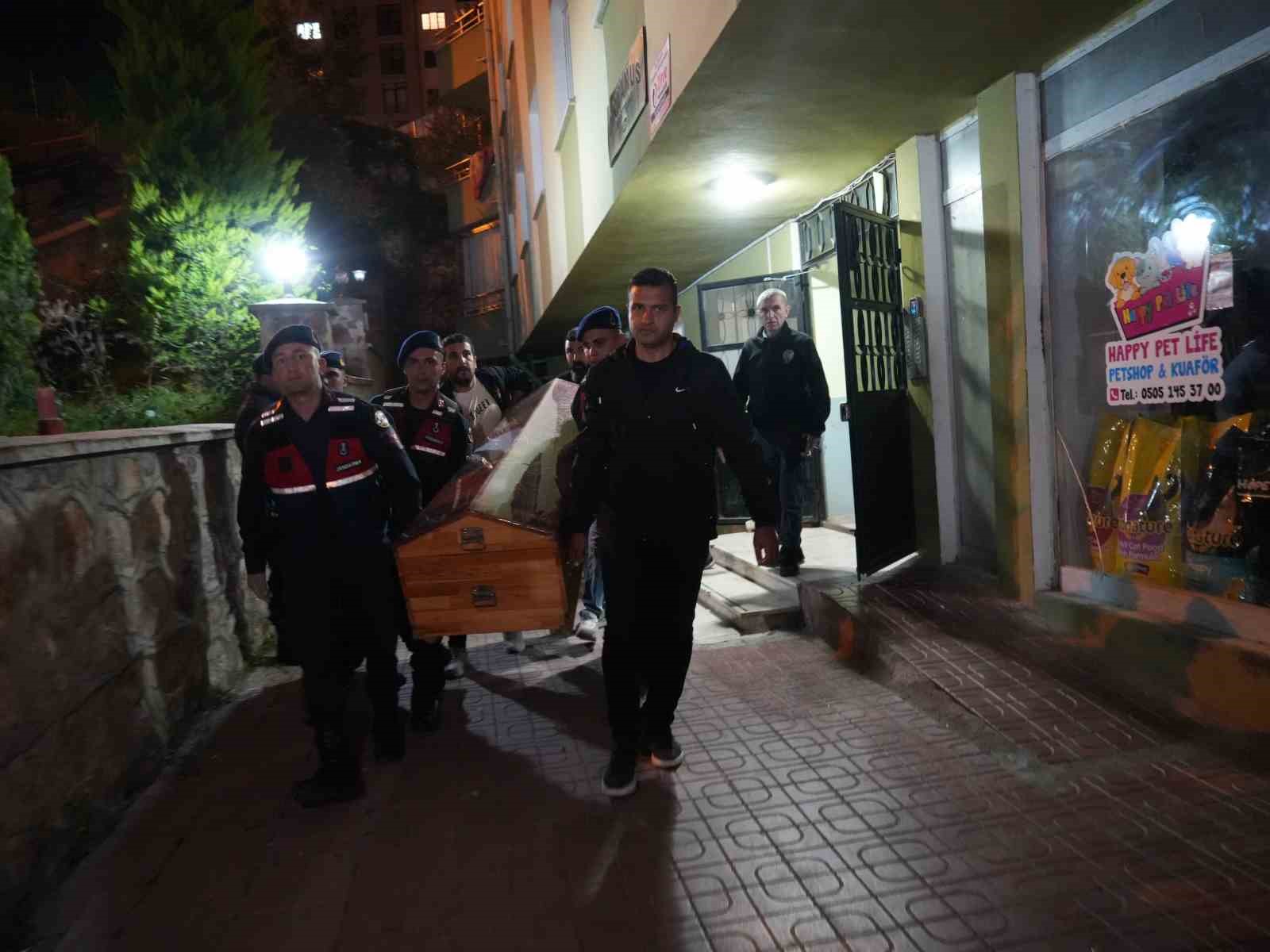KASTAMONU’DA BOŞANMA AŞAMASINDAKİ EŞİNİ BEYLİK TABANCASIYLA ÖLDÜREN POLİS MEMURUNUN YARGILANMASINA