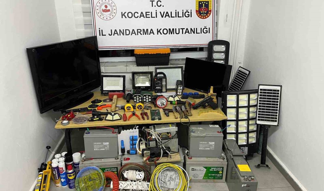 KOCAELİ'NİN KANDIRA İLÇESİNDE FARKLI MAHALLELERDE BULUNAN İKAMETLERE GİREREK EŞYA ÇALAN