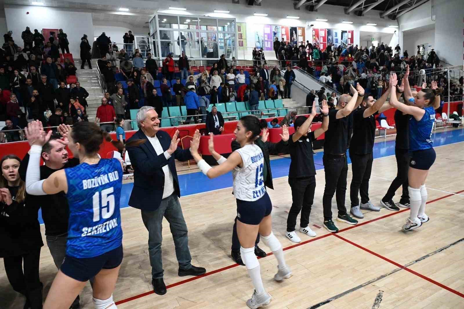 Bozüyük Belediyesi Eğitim ve Spor Kulübü Kadın Voleybol Takımı’na tebrik