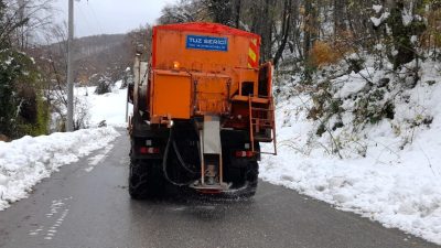DÜZCE VALİLİĞİ İL ÖZEL İDARESİ EKİPLERİ KIŞ ŞARTLARINDA YÜKSEK KÖYLERDE
