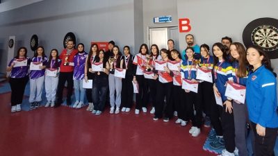 DÜZCE’DE GERÇEKLEŞTİRİLEN OKUL SPORLARI DART GENÇLER MÜSABAKALARINA 33 TAKIM KATILDI.