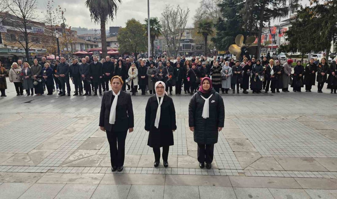 GÖLCÜK ANITPARK'TA DÜZENLENEN TÖREN