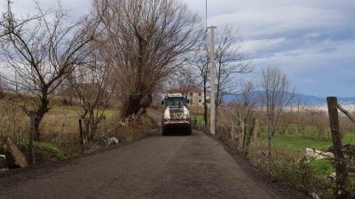 DÜZCE’NİN KÖY YOLLARINDA BAKIM ÇALIŞMASI SÜRÜYOR.