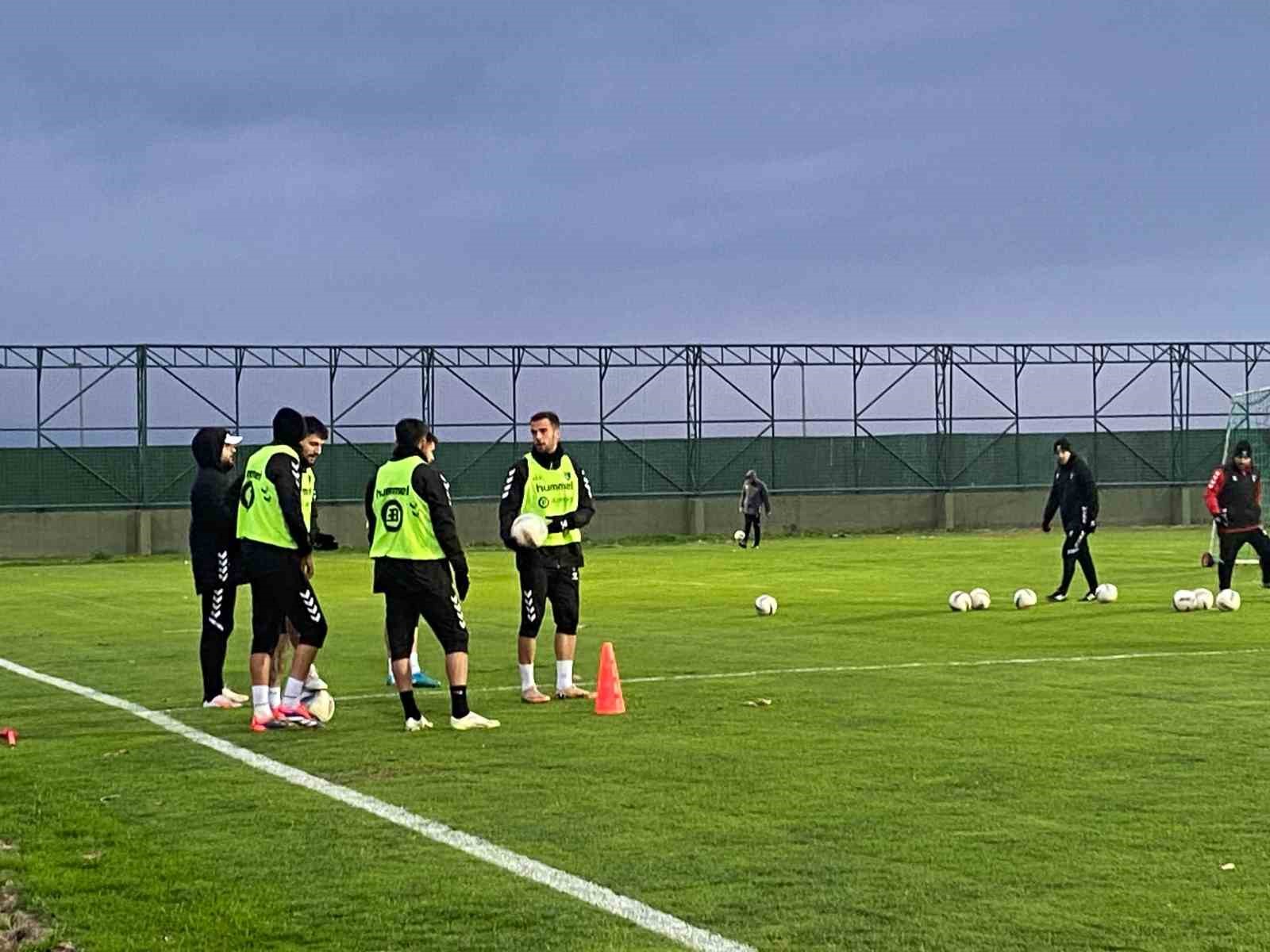 ERTUĞRUL SAĞLAM: KOCAELİSPOR İLE ŞAMPİYON OLMADAN AYRILMAYACAĞIM