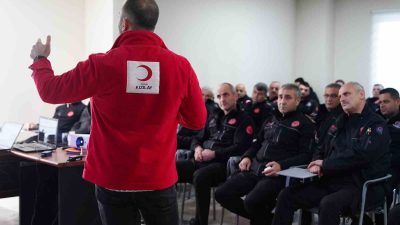 DÜZCE BELEDİYESİ İTFAİYE MÜDÜRLÜĞÜ’NDE GÖREVLİ PERSONELE MÜDAHALE SIRASINDA YARDIMA MUHTAÇ