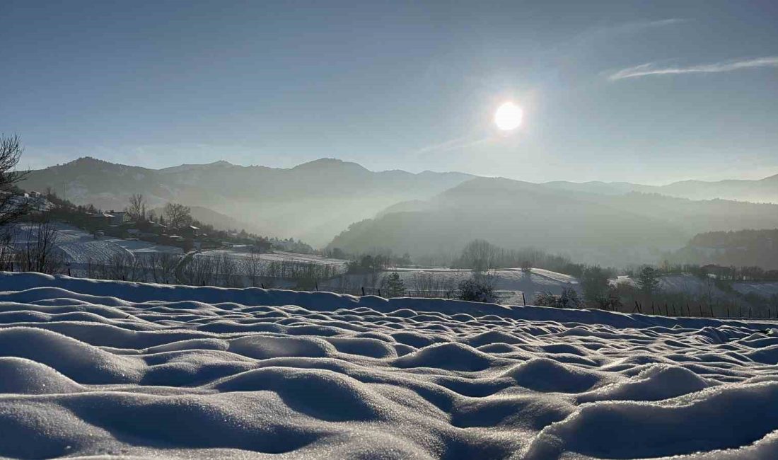 KASTAMONU'NUN İHSANGAZİ İLÇESİNDE KAR, ILGAZ DAĞI VE SİSİN TEK KAREDE