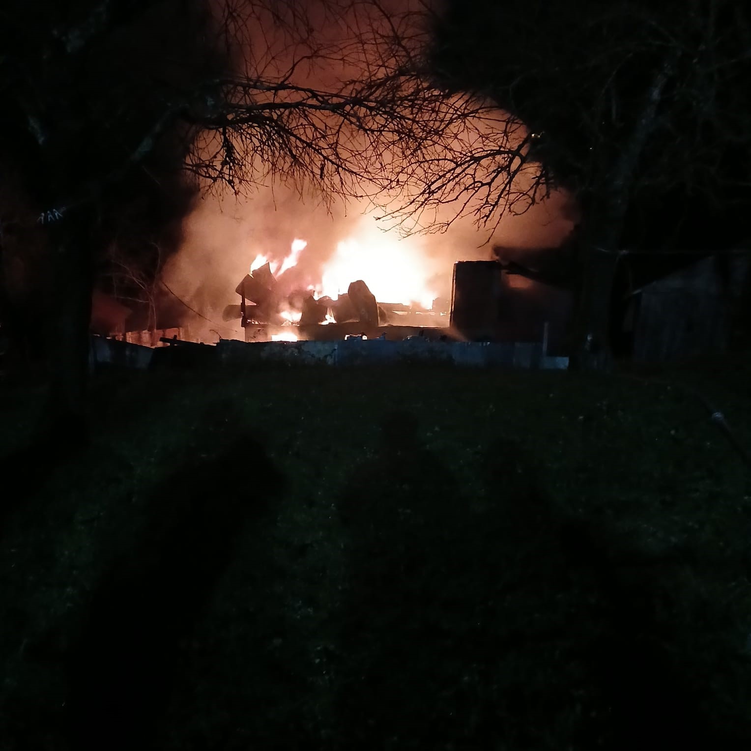 KASTAMONU’NUN İNEBOLU İLÇESİNDE, ÇIKAN YANGINDA 2 KATLI AHŞAP EV KULLANILMAZ