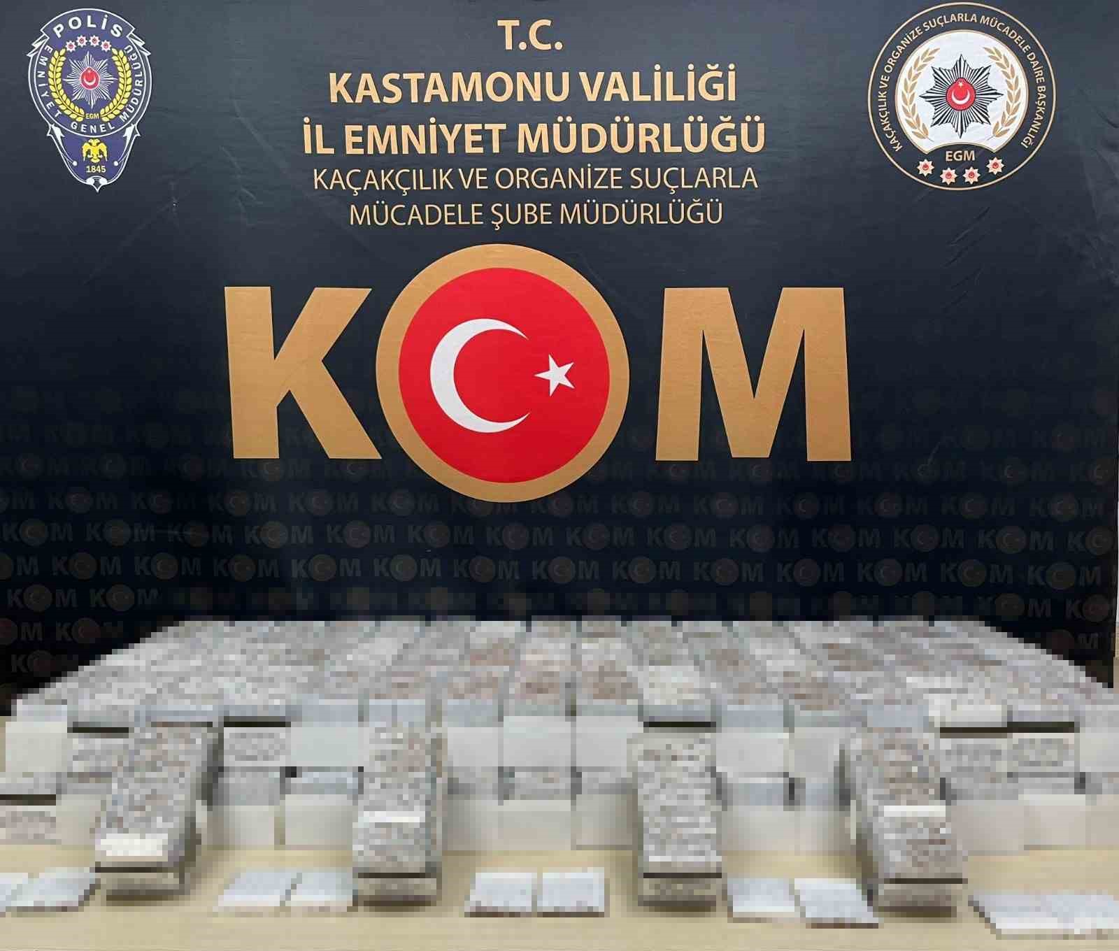 KASTAMONU’DA POLİS EKİPLERİ TARAFINDAN YAPILAN ARAMDA ADET 29 BİN 900
