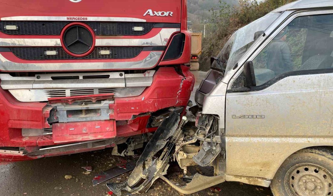 KOCAELİ'NİN İZMİT İLÇESİNDE YERİN YAŞ OLMASI SONUCU ARACINI KAYDIRDI VE