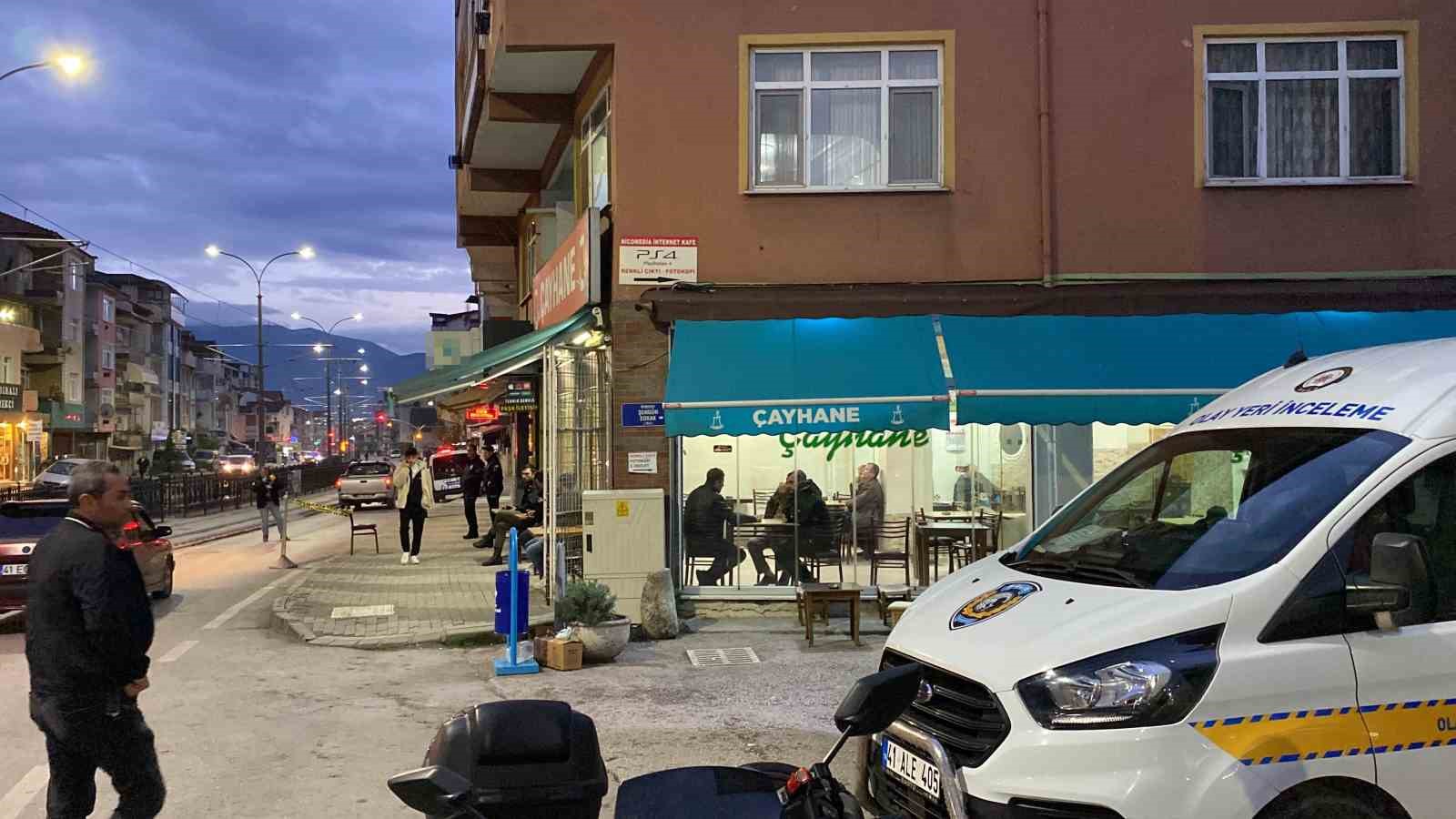 KOCAELİ’NİN İZMİT İLÇESİNDE İKİ KİŞİ ARASINDA ÇIKAN KAVGADA BİR KİŞİ