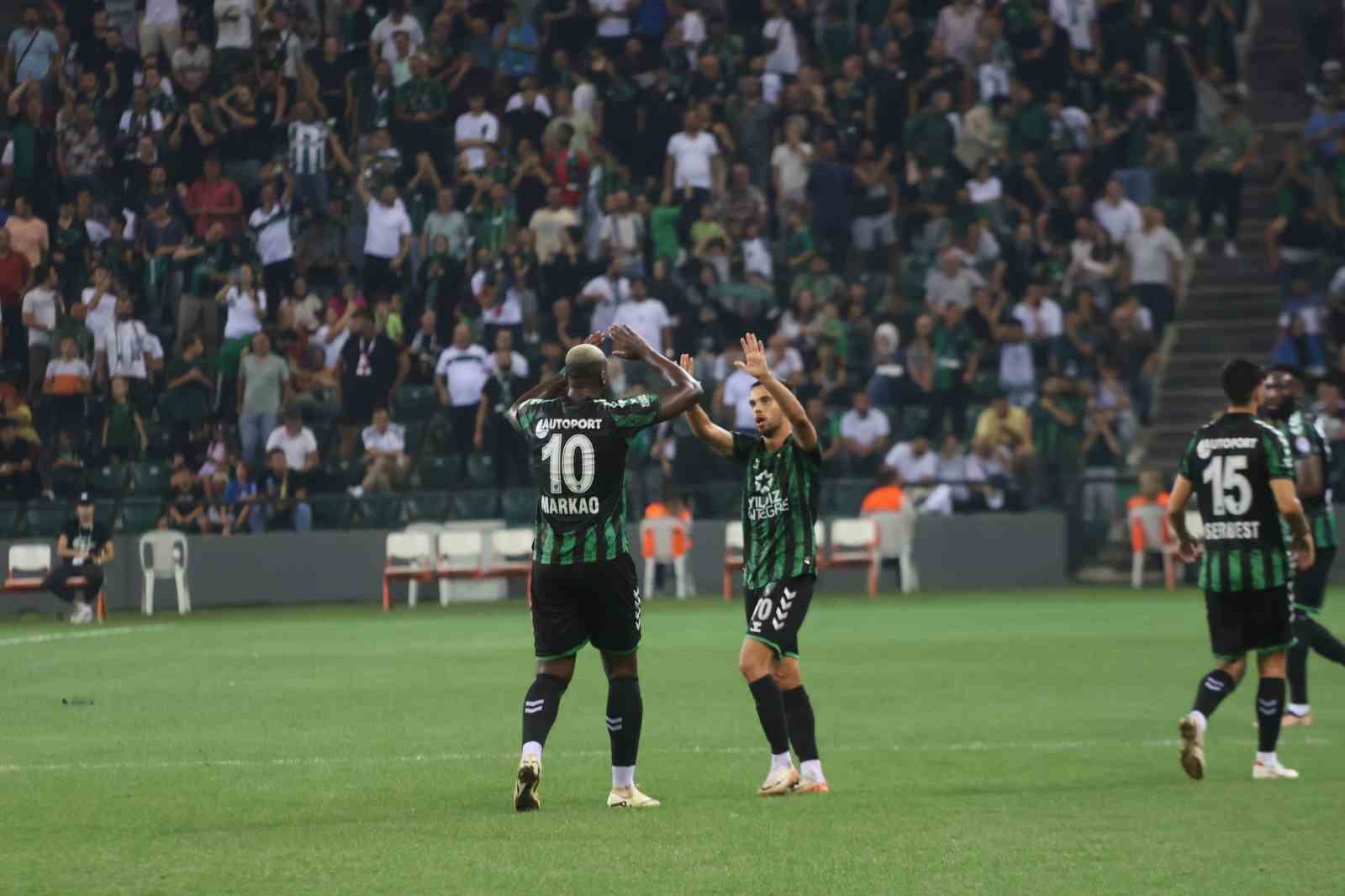KOCAELİSPOR'UN YILDIZ OYUNCUSU MARKAO SAKATLIKLARI NEDENİYLE BİR SÜRE SAHALARDAN UZAK