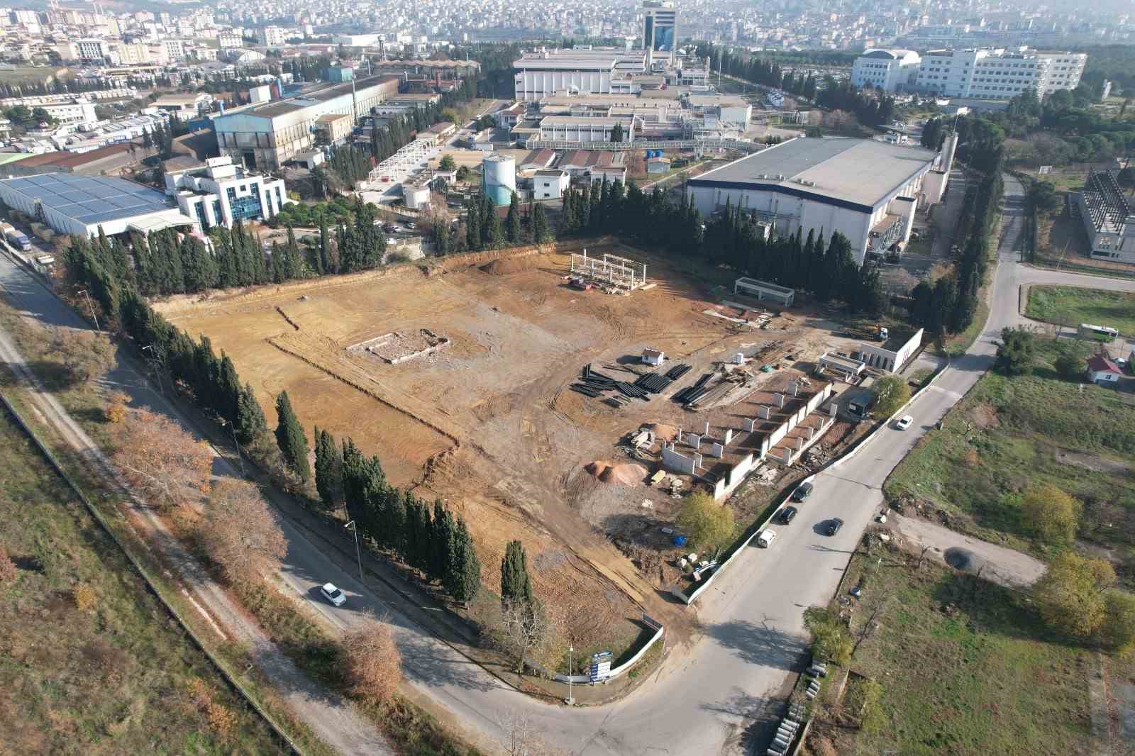 ÇAYIROVA'DA 20 BİN METREKARELİK ALAN ÜZERİNDE PROJELENDİRİLEN OTOBÜS GARAJI VE