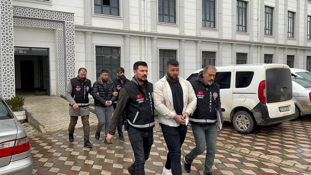 KOCAELİ'NİN DERİNCE İLÇESİNDE 45 YAŞINDAKİ CAFER KARAMAN'IN DARP SONUCU HAYATINI