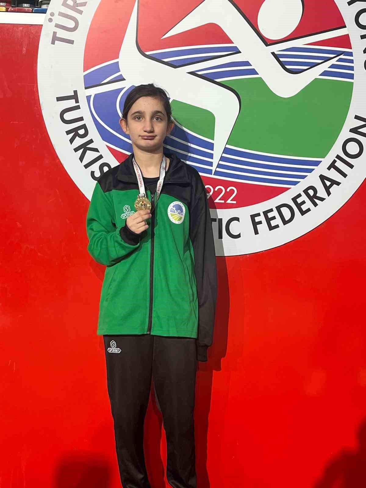SAKARYA BÜYÜKŞEHİR BELEDİYESİ ÖZEL ATLETİZM SPORCULARINDAN ZEYNEP ÇALAR, İSTANBUL’DA DÜZENLENEN