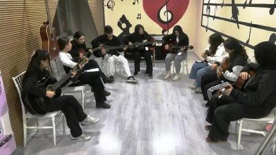 DİLOVASI İLÇESİNDE GENÇLERİN SANATSAL-KÜLTÜREL GELİŞİMLERİNİ DESTEKLEMEK AMACIYLA SES VE ENSTRÜMAN