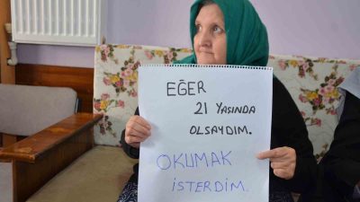 BİLECİK'TE HUZUREVİNDE KALAN SAKİNLERE YÖNELTİLEN “21 YAŞINA DÖNSEN NE YAPARDIN?”