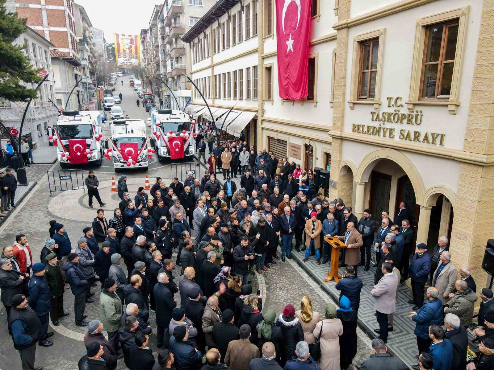 TAŞKÖPRÜ BRELEDİYESİ'NE HİBE EDİLEN 3 ADET ÇÖP KAMYONU TÖRENLE HİZMETE