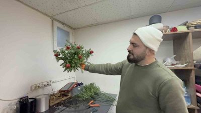 ORMANLARDAN TOPLANAN TAVŞAN MEMESİ OTU İLE SİLCAN MEYVESİNİN BİR ARAYA