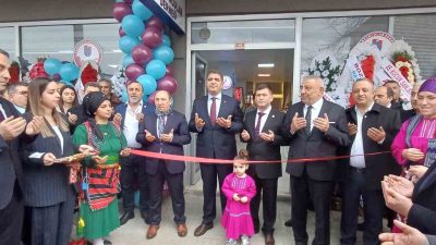 DÜZCE TRABZONLULAR DERNEĞİ'NİN YENİ YÖNETİM KURULU YAPILAN GÖRKEMLİ TÖRENLE YENİ