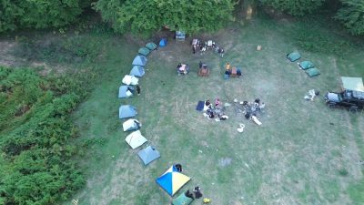DÜZCE'DE ÜNİVERSİTE ÖĞRENCİLERİ GÜZEL HAVAYI FIRSAT BİLEREK DARIYERİ YÖRÜKLER YAYLASI'NDA