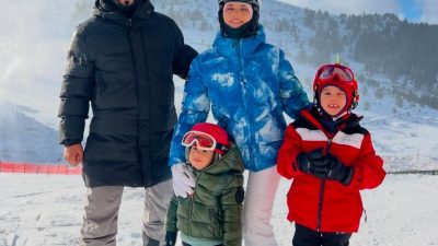 Ünlü çift kayak sezonunu Bolu’da açtı ÜNLÜ OYUNCU BURAK ÖZÇİVİT EŞİ FAHRİYE EVCEN VE 2 ÇOCUĞUYLA