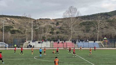 VİTRASPOR İLK YARIYA ÖNDE GİRDİĞİ MAÇI YEDİĞİ 4 GOLLE KAYBETTİ