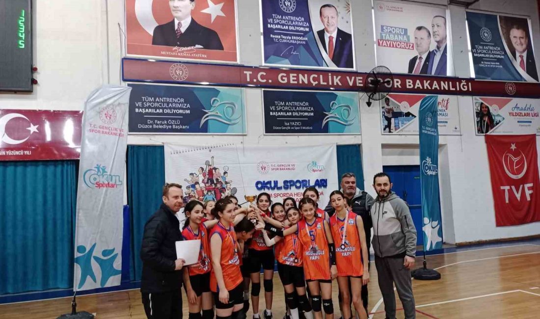 DÜZCE’DE OKUL SPORLARI VOLEYBOL