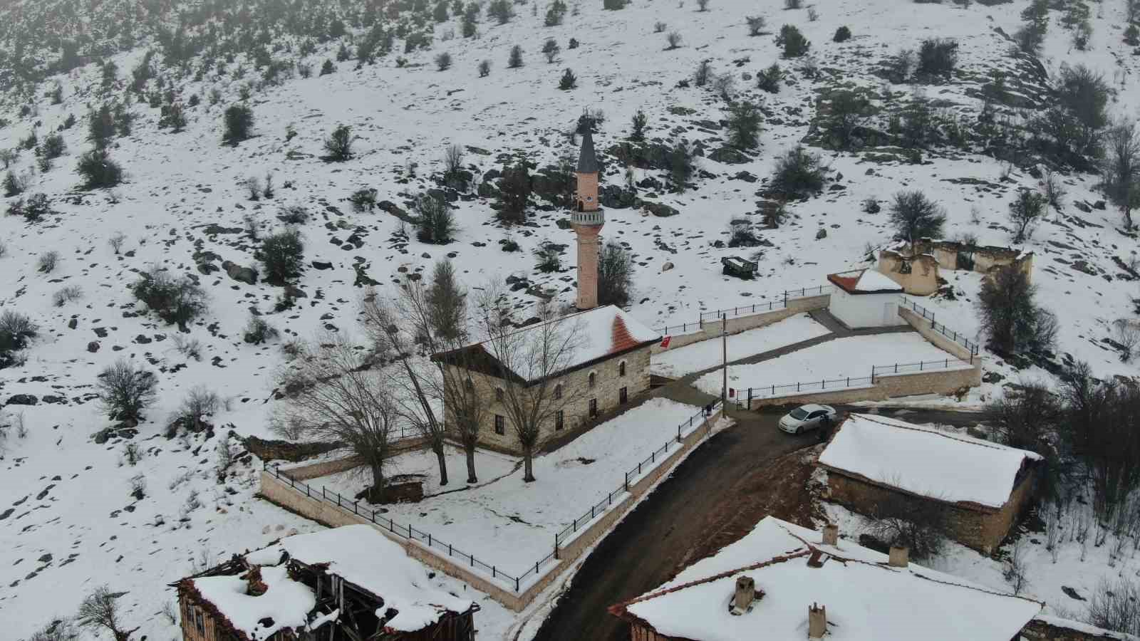 KASTAMONU’NUN DEVREKANİ İLÇESİNE BAĞLI ŞENLİK KÖYÜNDE YAPIMI 1893 YILINA DAYANAN