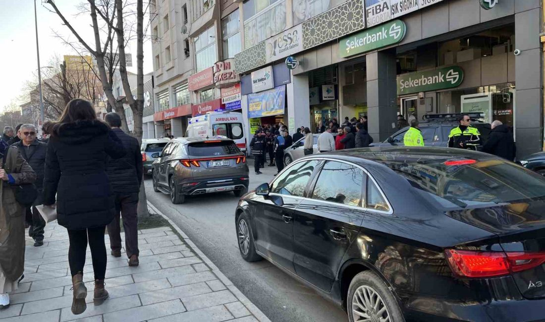 KASTAMONU’DA YOL VERME SEBEBİYLE TARTIŞTIĞI ŞAHIS TARAFINDAN BIÇAKLANAN KURYE YARALANDI.