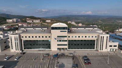 DÜZCE ÜNİVERSİTESİ HASTANESİ 2024'TE İL DIŞINDAN 160 BİN OLMAK ÜZERE