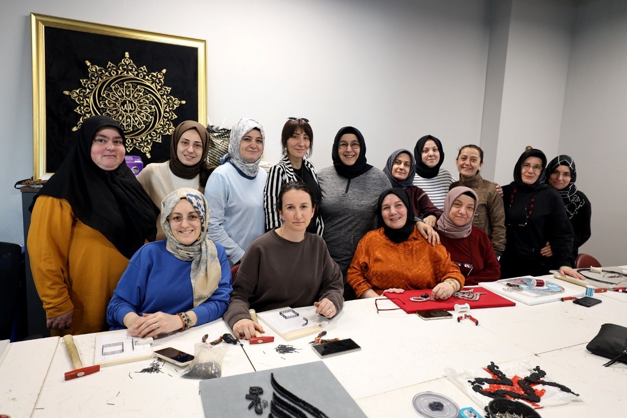 BAŞİSKELE MESLEK EDİNDİRME KURSLARI (BAŞ-MEK), KADINLARA ÇEŞİTLİ MESLEKİ VE HOBİ