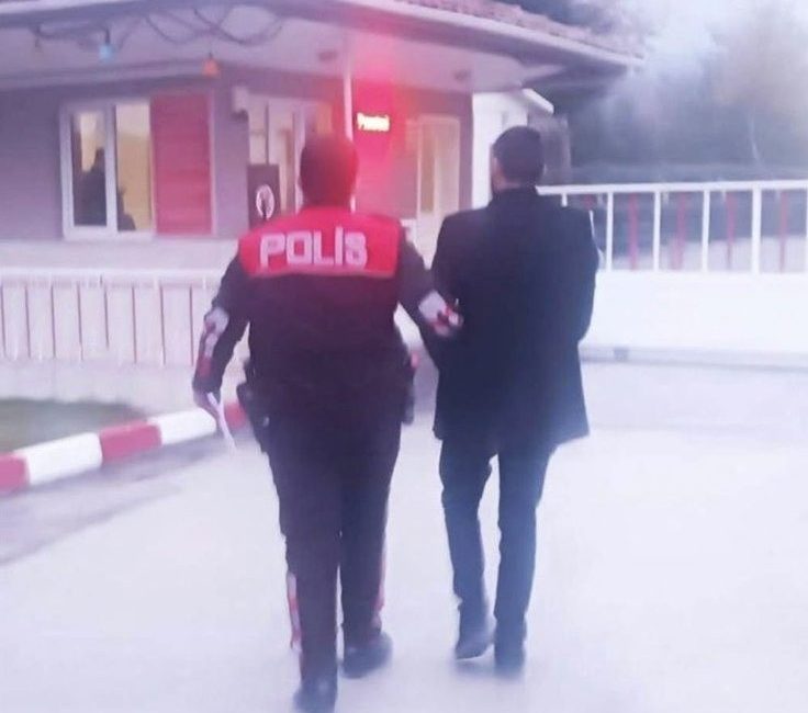 BİLECİK’İN BOZÜYÜK İLÇESİNDE ARANMASI OLAN BİR ŞAHSIN ÇEVRE YOLU ÜZERİNDE