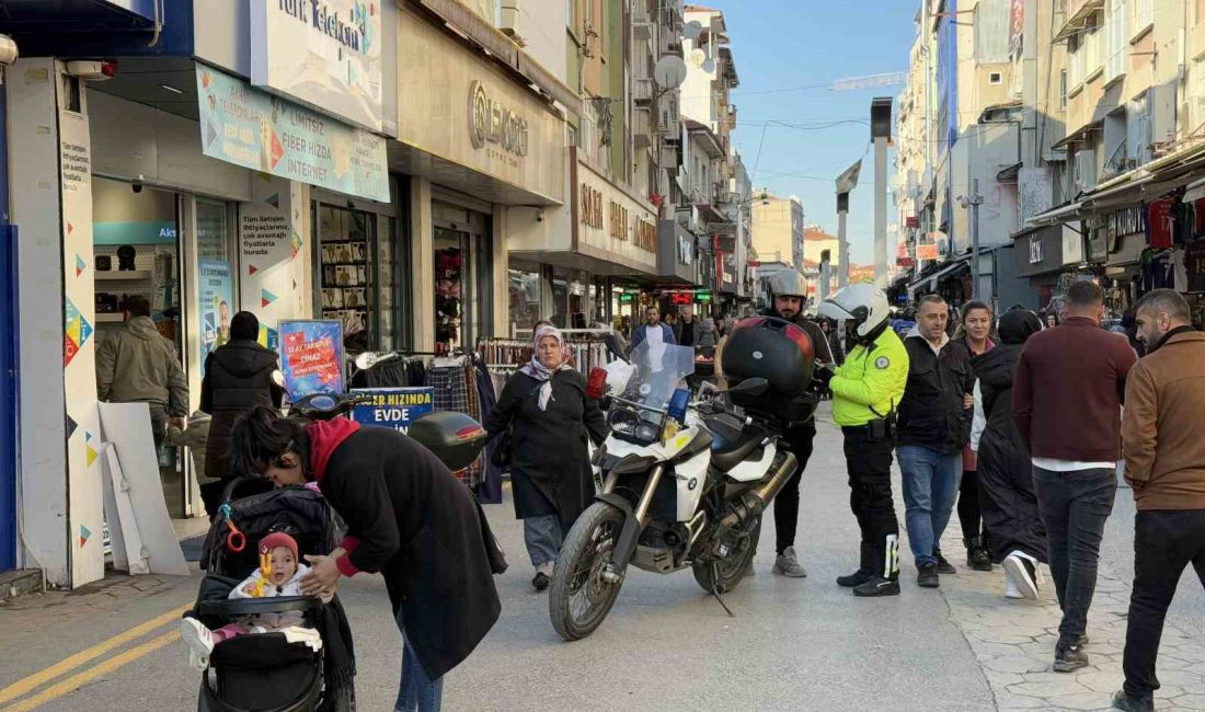 SAKARYA’NIN ADAPAZARI İLÇESİNDE YAYALARA