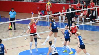 'BİZİM KIZLAR' ADIM ADIM PLAY-OFF’A İLERLİYOR