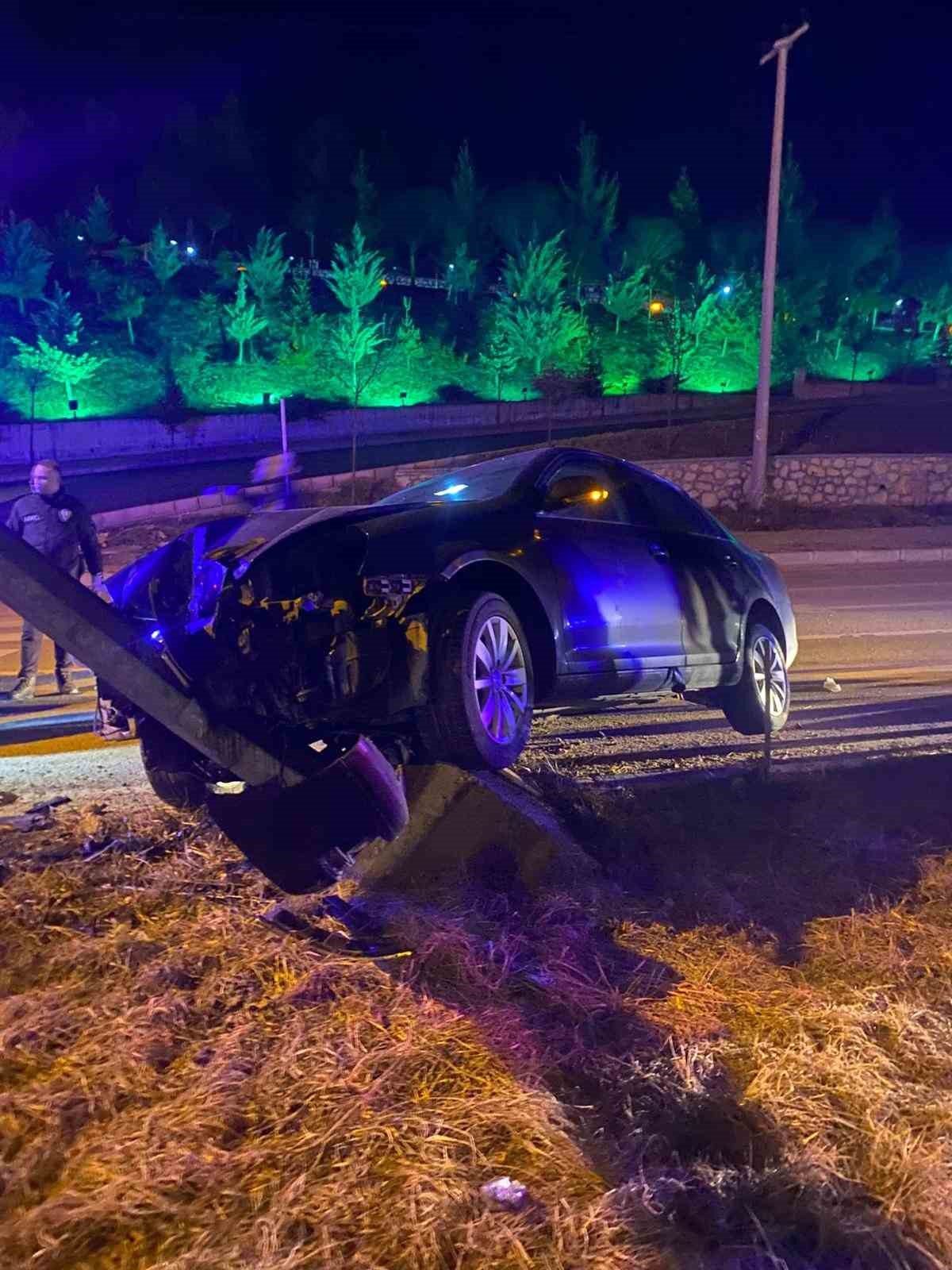 İSTANBUL’DAN KASTAMONU’NUN İNEBOLU İLÇESİNE BİR YAKINLARININ CENAZESİNE GİDEN JİP, SEYDİLER’DE