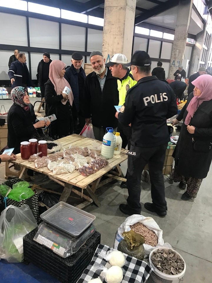 GÖLPAZARI İLÇE EMNİYET MÜDÜRLÜĞÜNE BAĞLI EKİPLER DOLANDIRICILIKLA MÜCADELE ÇALIŞMALARI GERÇEKLEŞTİRİYOR.