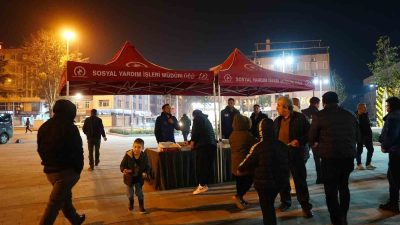 DÜZCE BELEDİYESİ, REGAİP KANDİLİ DOLAYISIYLA CAMİLERDE 7’DEN 70’E HERKESE İKRAMLARDA