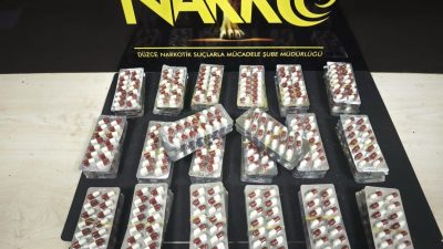 DÜZCE’DE POLİS EKİPLERİ TARAFINDAN YAPILAN ÇALIŞMADA UYUŞTURUCU HAP SATTIĞI TESPİT