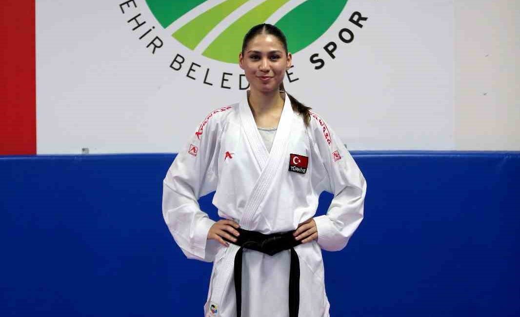 SAKARYA BÜYÜKŞEHİRLİ BAŞARILI KARATE