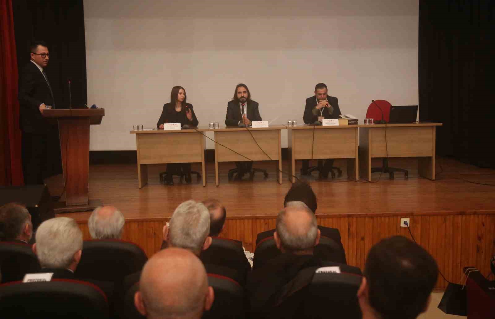 SEMPOZYUM DÖRT OTURUM ŞEKLİNDE GERÇEKLEŞTİRİLECEK.