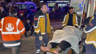 DÜZCE’DE KIRMIZI IŞIKTA BEKLEYEN HAFİF TİCARİ ARACA KAMYON ÇARPTI. KAZADA